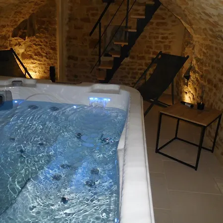 Holiday home Maison De Charme Avec Jacuzzi, Nature Preservee Et Equipements Pour Bebe, 4 Etoiles, Proche Foret. - Fr-1-611-70 *